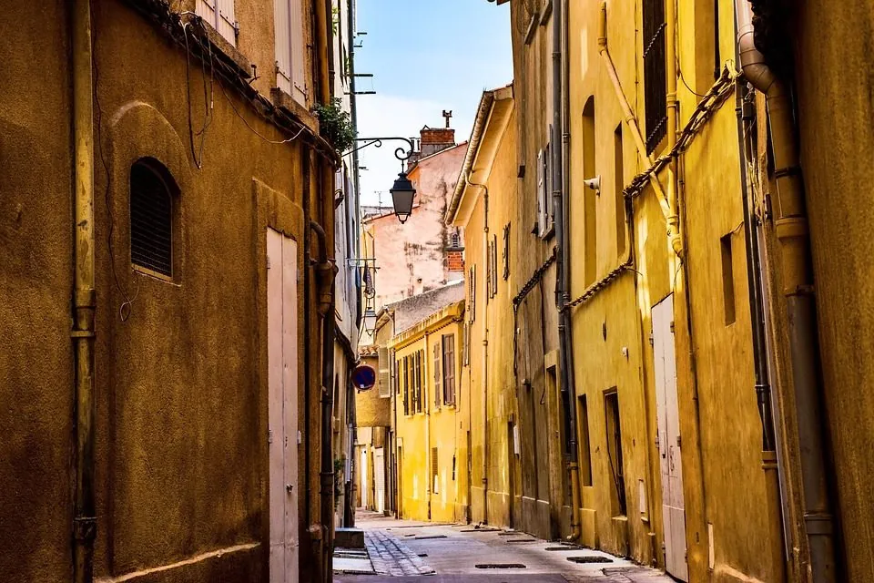 10 Common French Nouns for Everyday Use